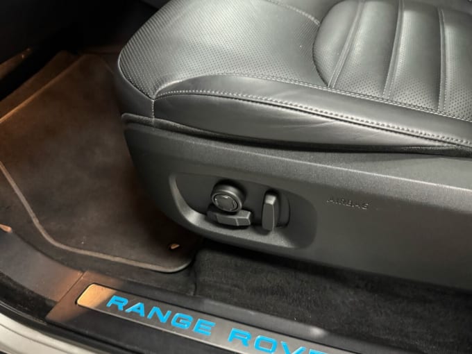 2025 Land Rover Range Rover Evoque