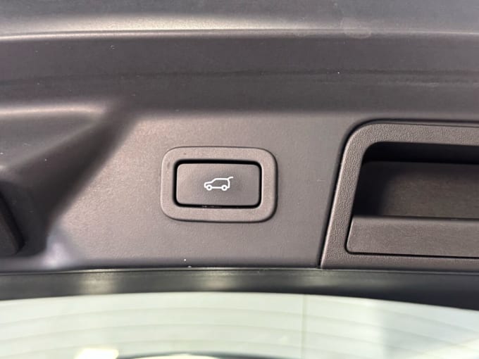 2025 Land Rover Range Rover Velar
