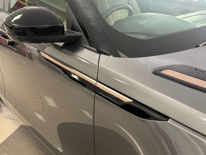 2025 Land Rover Range Rover Velar