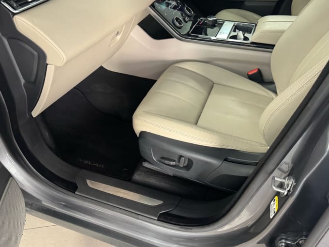 2025 Land Rover Range Rover Velar