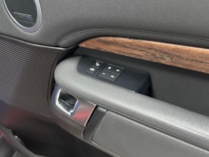 2025 Land Rover Discovery
