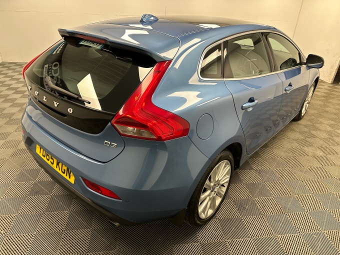 2024 Volvo V40