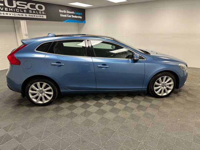 2024 Volvo V40