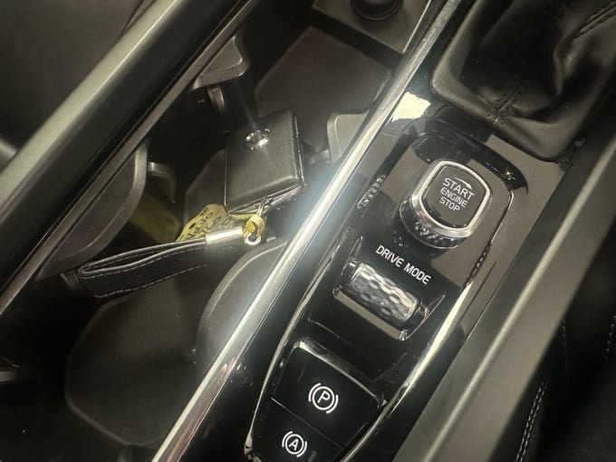 2025 Volvo V60