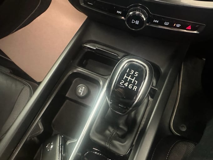 2025 Volvo V60