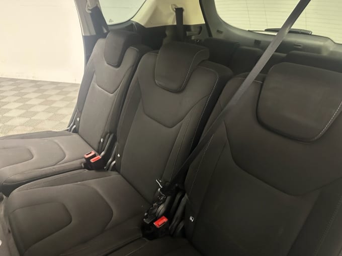 2025 Ford S-max