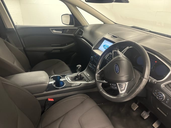 2025 Ford S-max