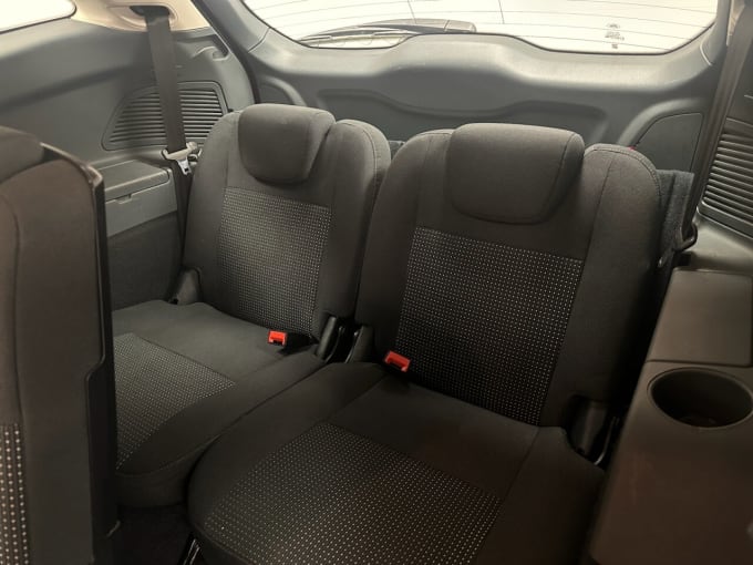 2025 Ford Grand C-max