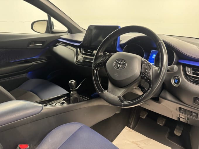 2025 Toyota C-hr