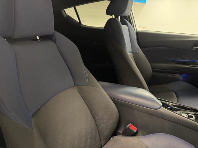 2025 Toyota C-hr