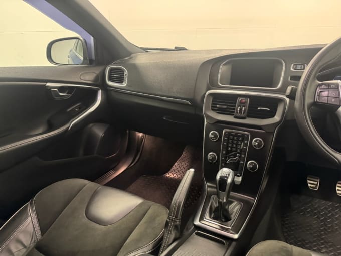 2018 Volvo V40
