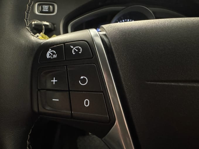 2018 Volvo V40