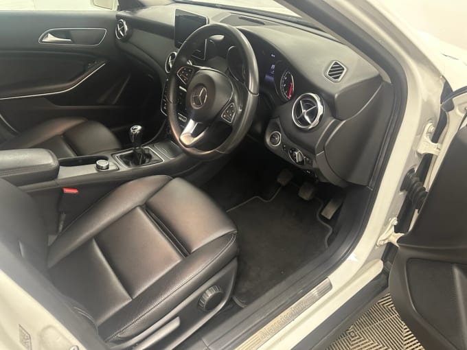 2025 Mercedes-benz 180
