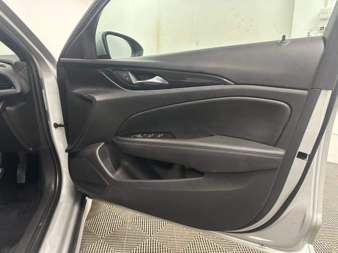 2025 Vauxhall Insignia