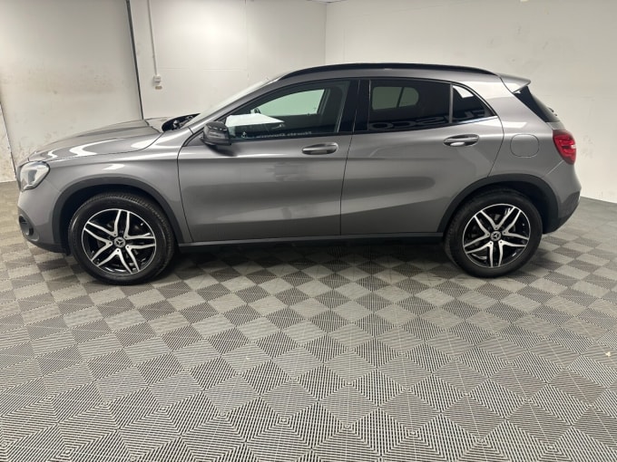 2025 Mercedes-benz 180