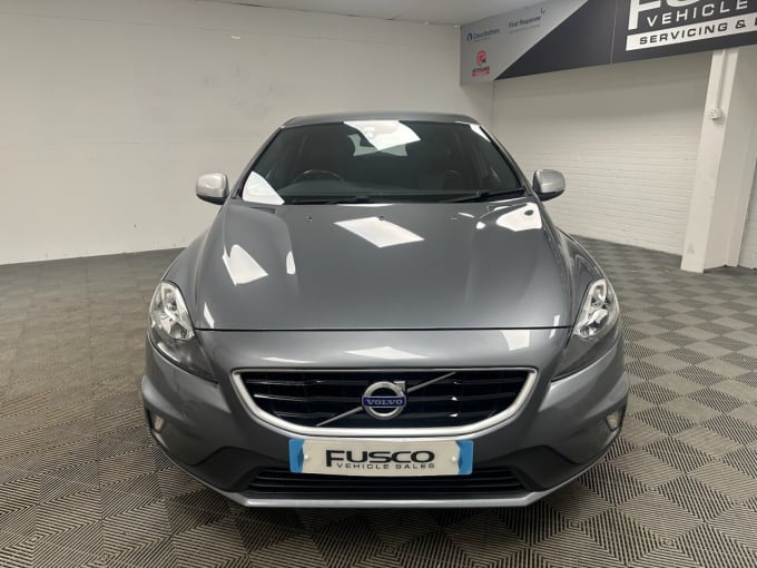 2025 Volvo V40