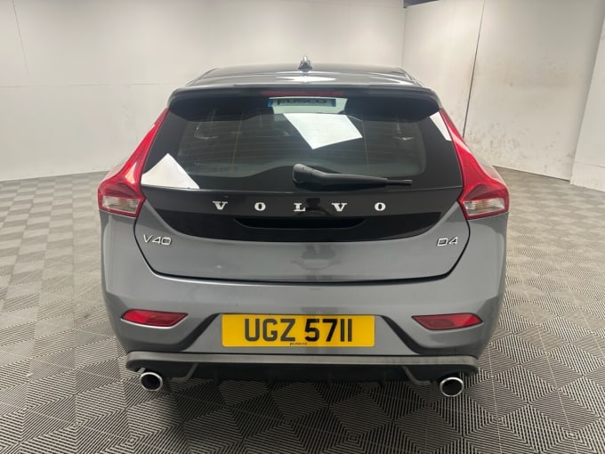 2025 Volvo V40