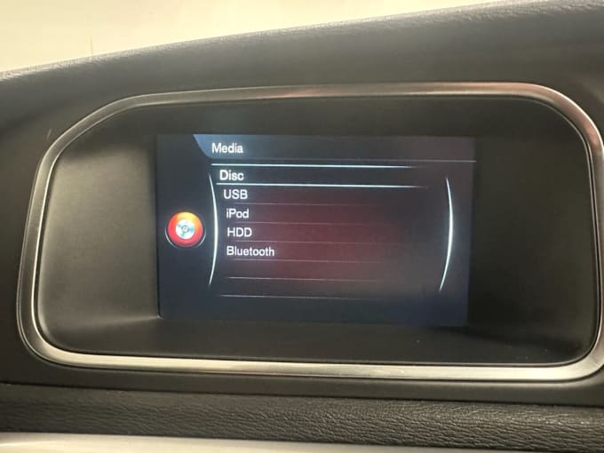 2025 Volvo V40