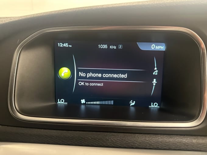 2025 Volvo V40