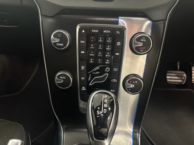 2025 Volvo V40