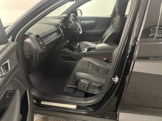 2025 Volvo Xc40