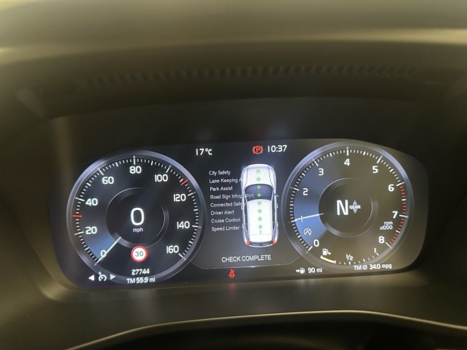 2025 Volvo Xc40