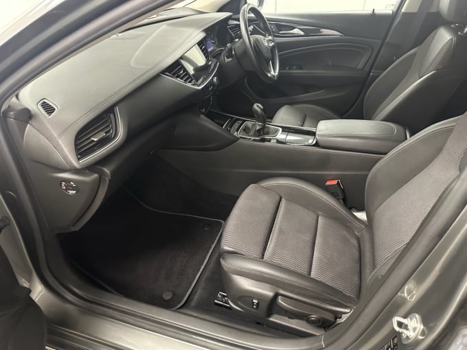 2025 Vauxhall Insignia