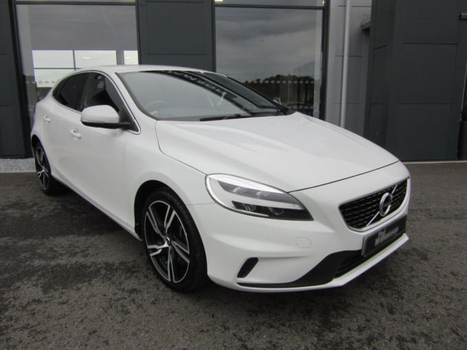 2024 Volvo V40