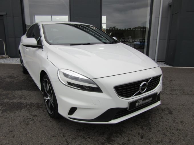 2024 Volvo V40