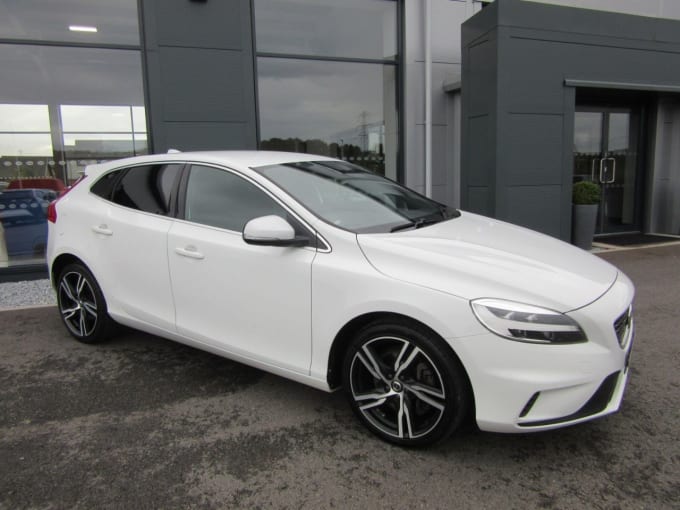 2024 Volvo V40