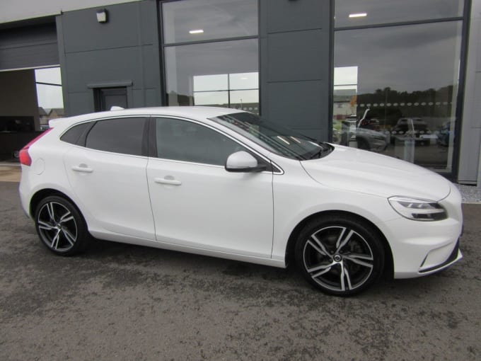 2024 Volvo V40