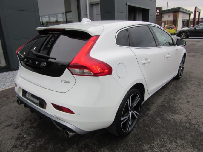 2024 Volvo V40