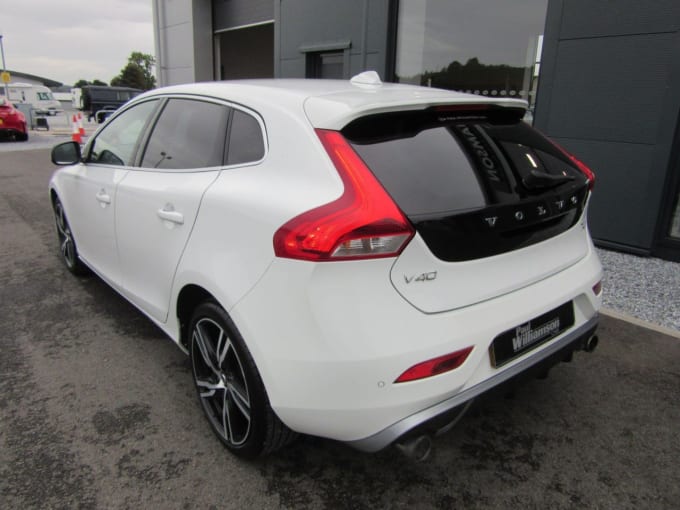 2024 Volvo V40