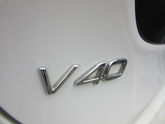 2024 Volvo V40