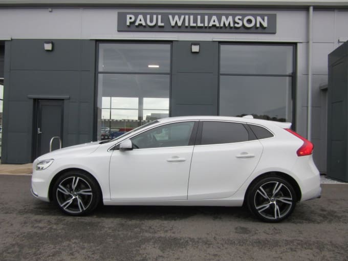 2024 Volvo V40