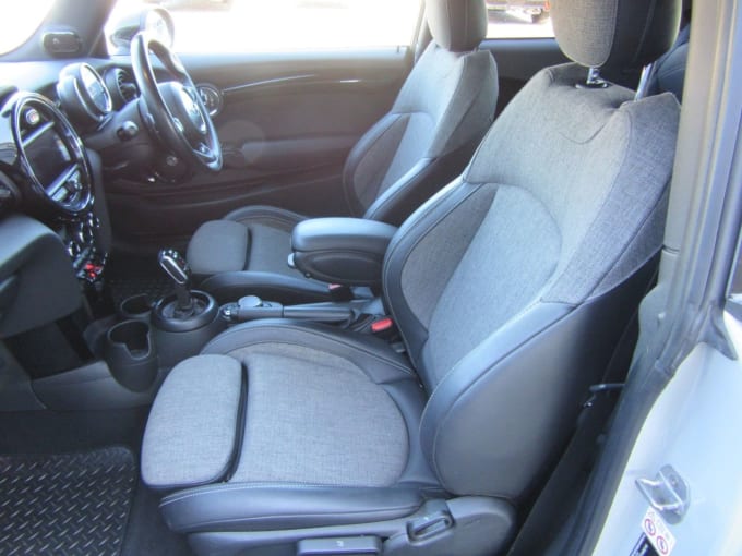 2025 Mini Hatch