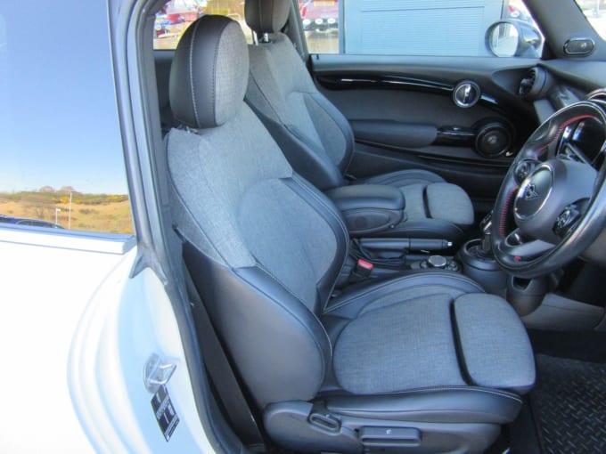 2025 Mini Hatch