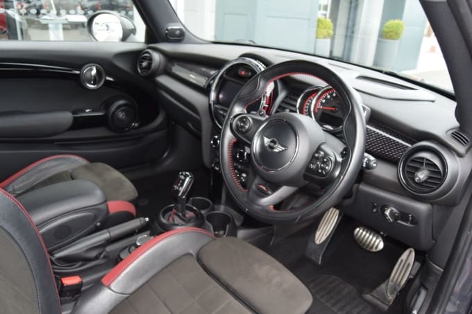 2025 Mini Hatch