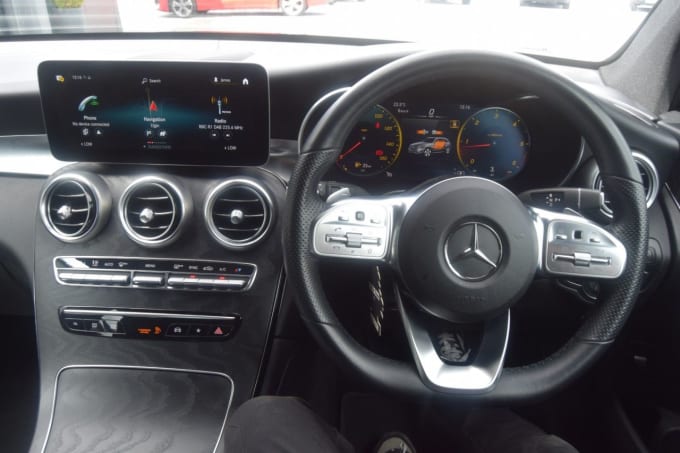2025 Mercedes-benz Glc