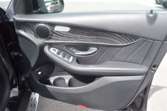 2025 Mercedes-benz Glc