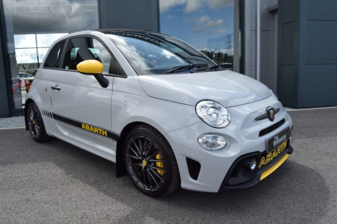 2025 Abarth 695c
