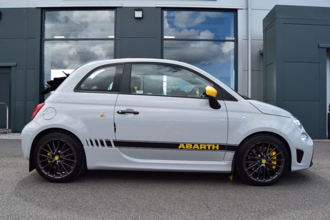 2025 Abarth 695c