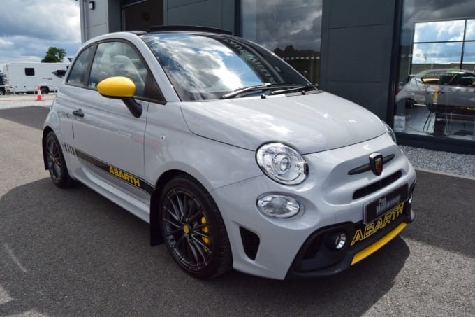 2025 Abarth 695c