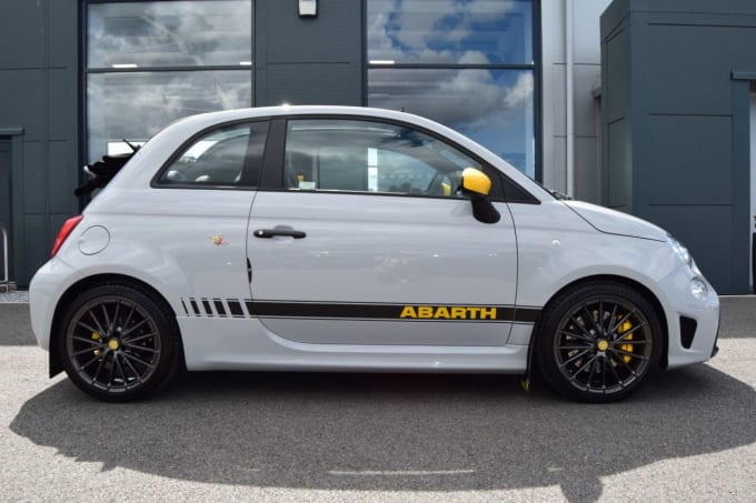 2025 Abarth 695c