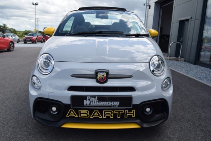 2025 Abarth 695c