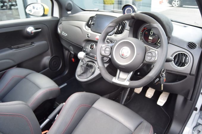 2025 Abarth 695c