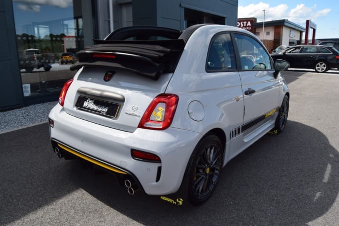 2025 Abarth 695c