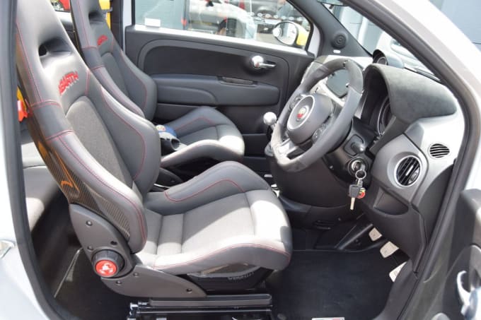 2025 Abarth 695c