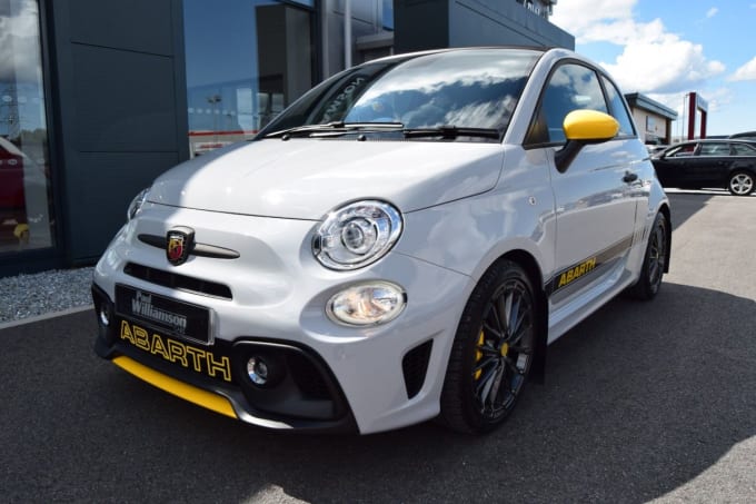2025 Abarth 695c