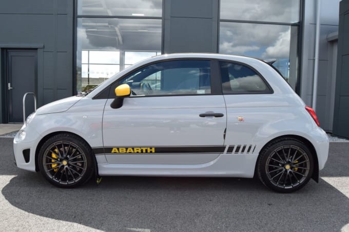 2025 Abarth 695c